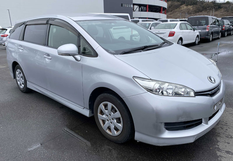 Toyota wish 2012 год